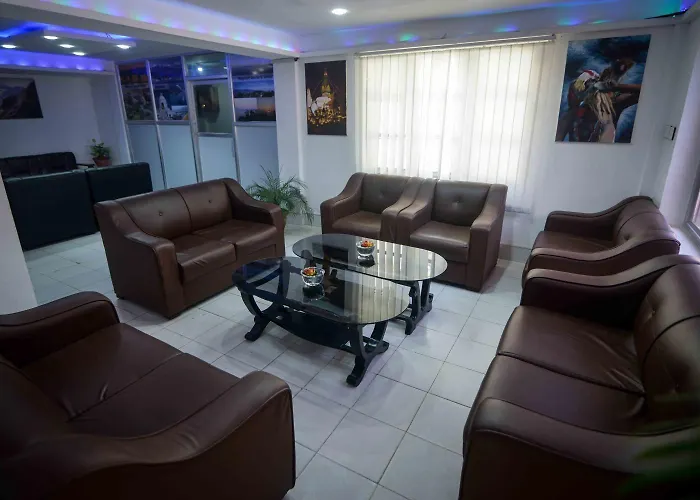Oyo 789 Shivam Plaza 3*