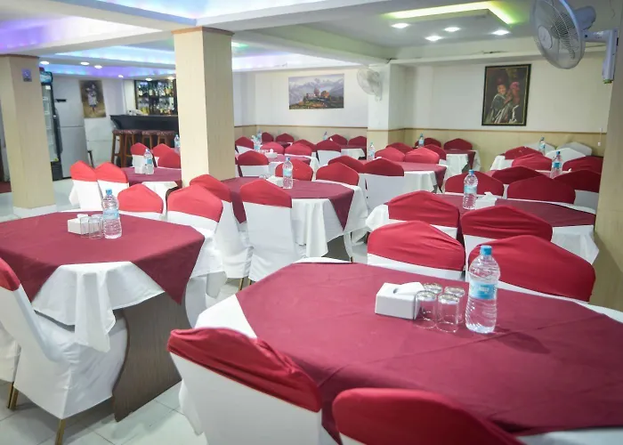 Отель Oyo 789 Shivam Plaza 3*